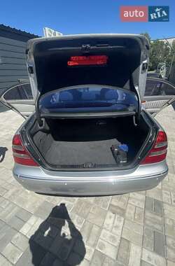 Седан Mercedes-Benz E-Class 2004 в 