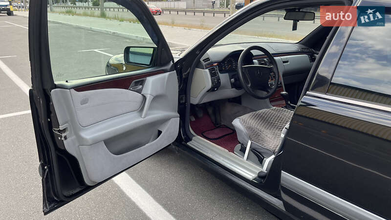Седан Mercedes-Benz E-Class 1997 в Киеве