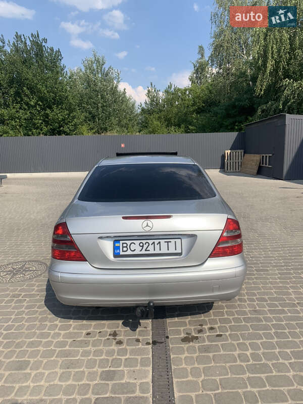 Седан Mercedes-Benz E-Class 2002 в Львові