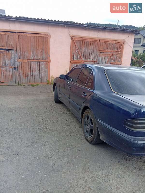Седан Mercedes-Benz E-Class 2001 в Сколе
