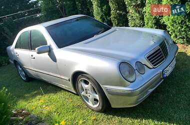Седан Mercedes-Benz E-Class 2000 в 