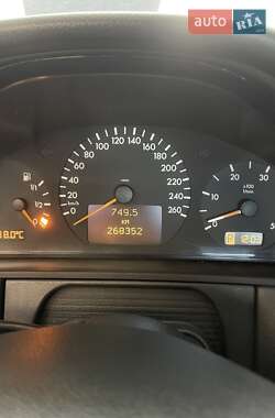 Седан Mercedes-Benz E-Class 2000 в 