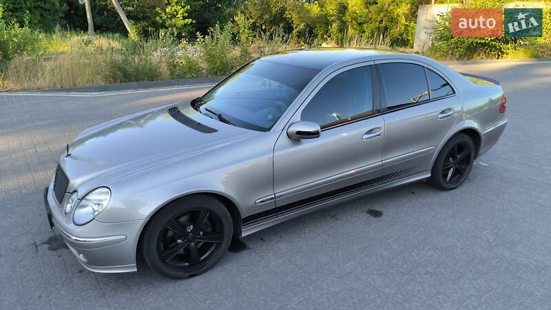 Седан Mercedes-Benz E-Class 2006 в Надворной
