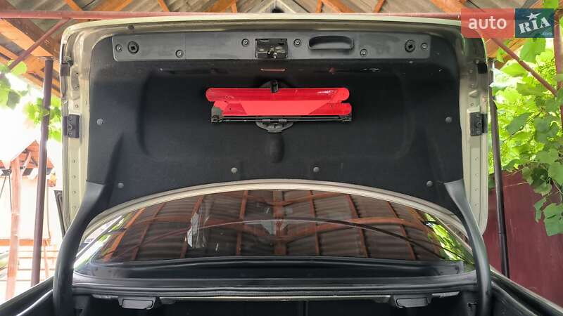 Седан Mercedes-Benz E-Class 2006 в Надворной
