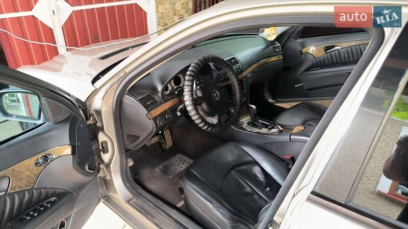 Седан Mercedes-Benz E-Class 2006 в Надворной