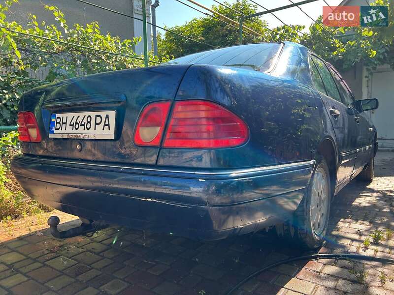 Седан Mercedes-Benz E-Class 1996 в Черноморске