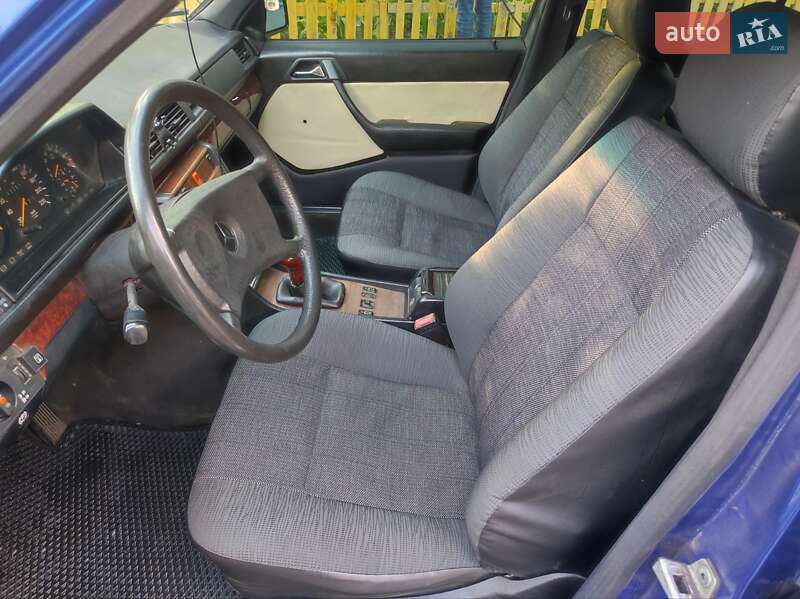 Седан Mercedes-Benz E-Class 1986 в Днепре