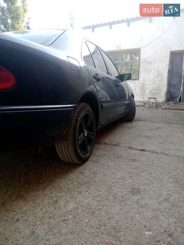Седан Mercedes-Benz E-Class 1996 в Галициновом