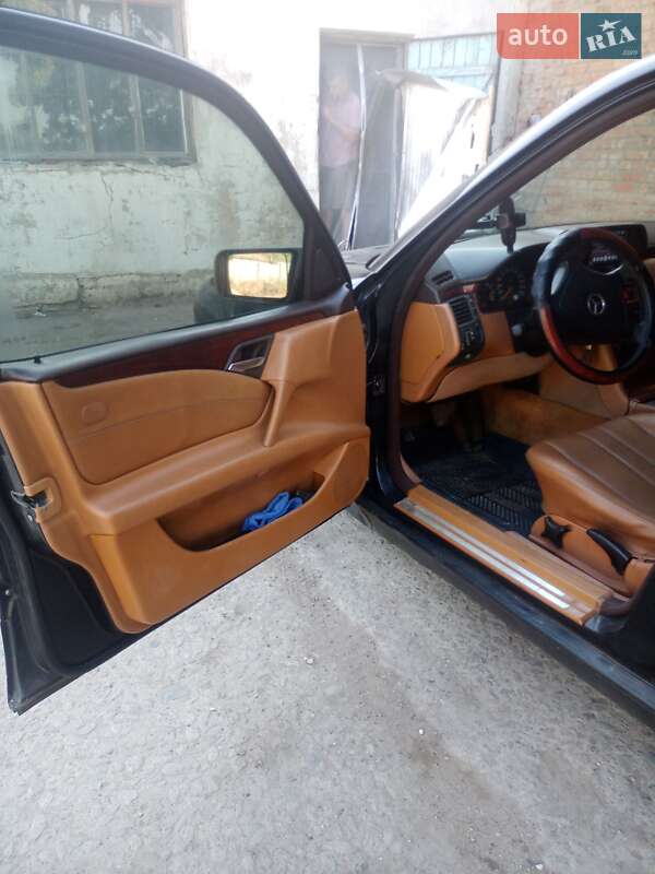 Седан Mercedes-Benz E-Class 1996 в Галициновом