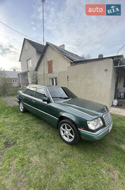 Седан Mercedes-Benz E-Class 1989 в Львові