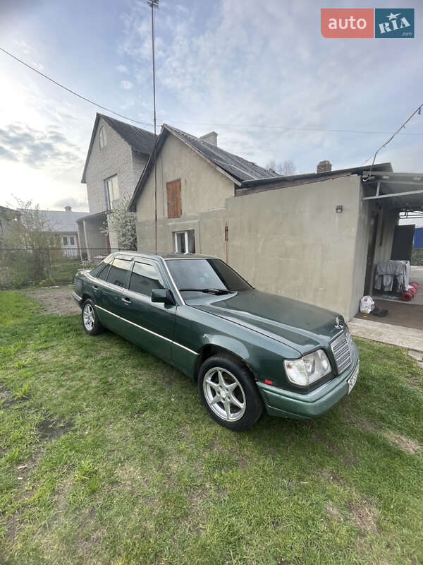 Mercedes-Benz E-Class 1989