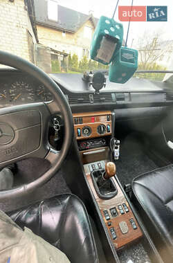 Седан Mercedes-Benz E-Class 1989 в 