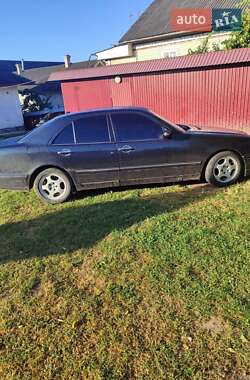 Седан Mercedes-Benz E-Class 1999 в 