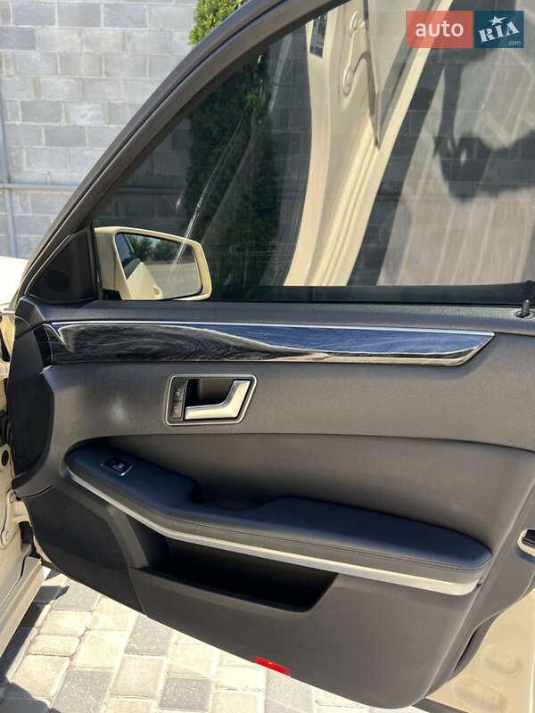 Седан Mercedes-Benz E-Class 2012 в Кропивницькому