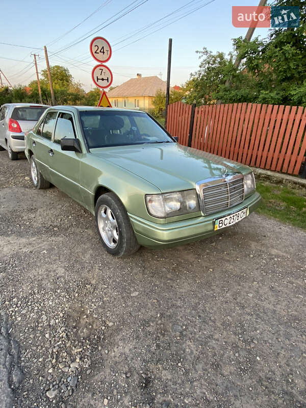 Седан Mercedes-Benz E-Class 1987 в Дрогобыче