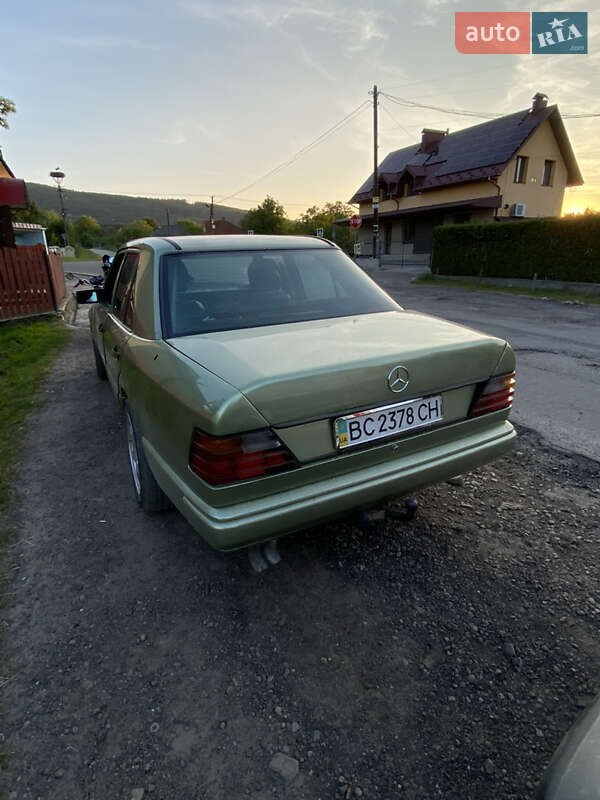 Седан Mercedes-Benz E-Class 1987 в Дрогобыче