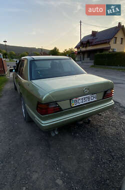 Седан Mercedes-Benz E-Class 1987 в 