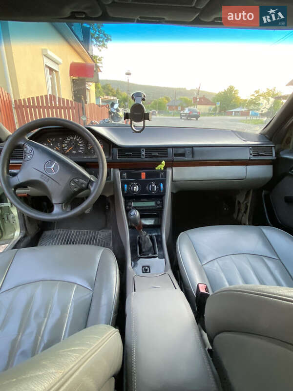 Седан Mercedes-Benz E-Class 1987 в Дрогобыче