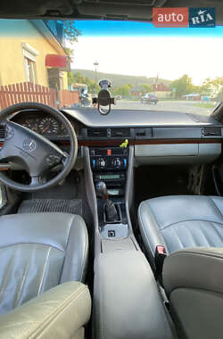 Седан Mercedes-Benz E-Class 1987 в 
