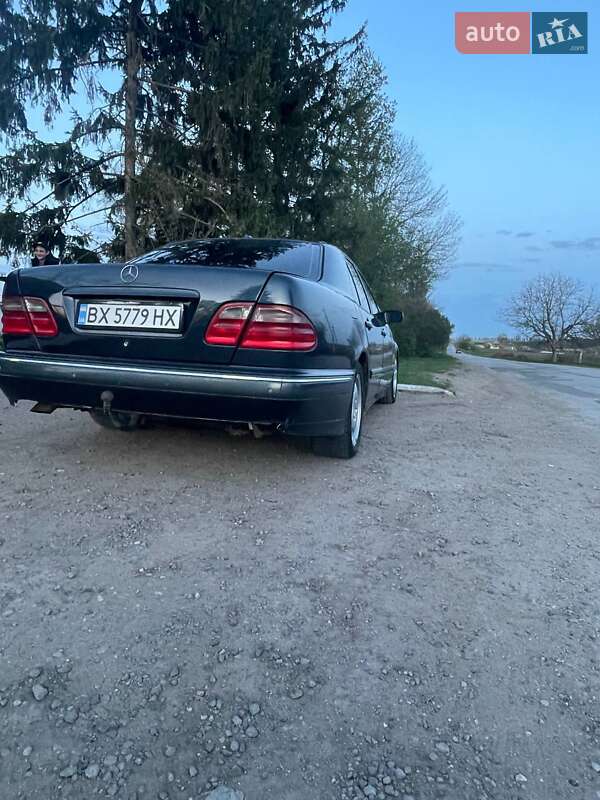 Седан Mercedes-Benz E-Class 2001 в Ярмолинцах