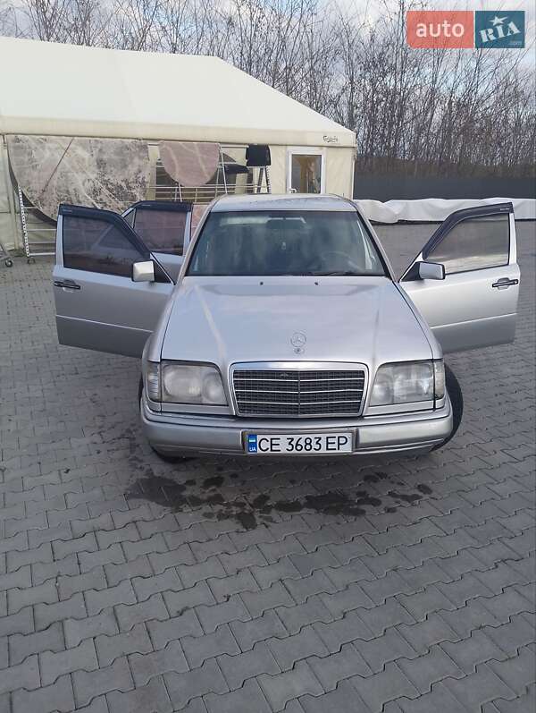Седан Mercedes-Benz E-Class 1986 в Кицмани