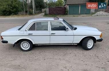 Седан Mercedes-Benz E-Class 1982 в 