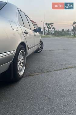 Седан Mercedes-Benz E-Class 1998 в Харкові
