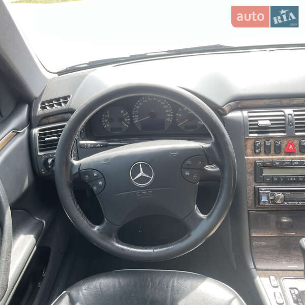 Седан Mercedes-Benz E-Class 1999 в Чернівцях