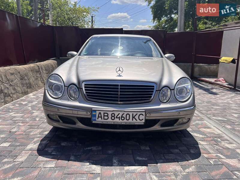 Седан Mercedes-Benz E-Class 2004 в Могилев-Подольске