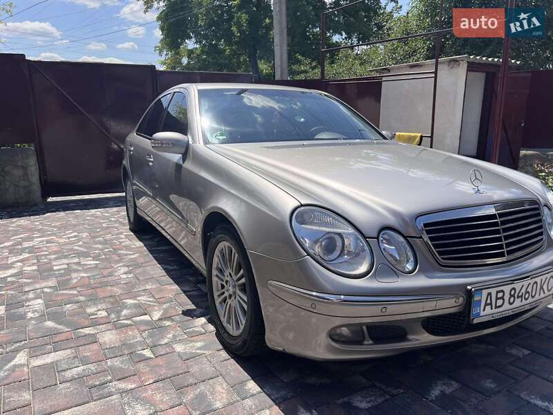 Седан Mercedes-Benz E-Class 2004 в 