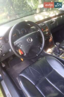 Седан Mercedes-Benz E-Class 2000 в 