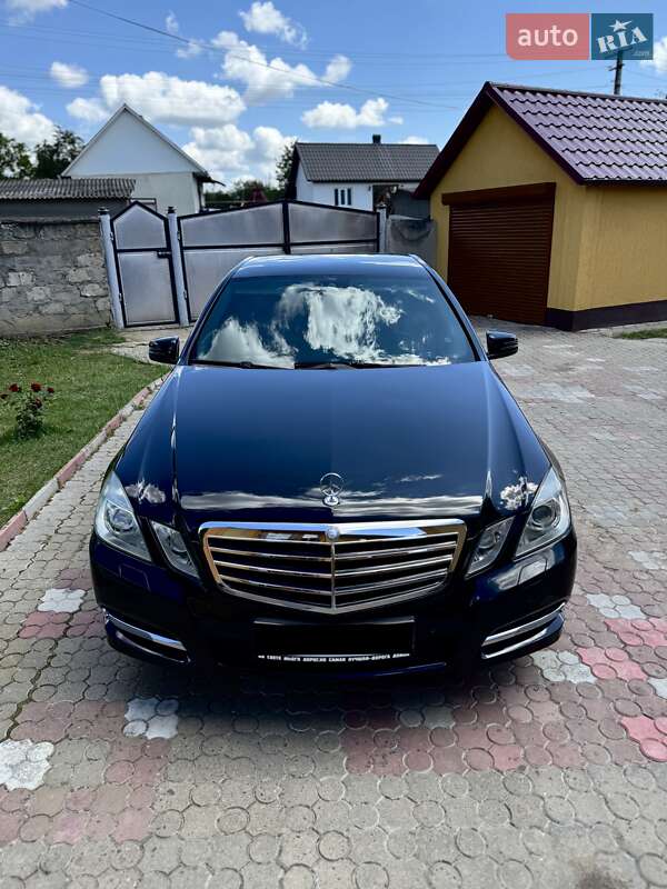 Седан Mercedes-Benz E-Class 2012 в Черновцах