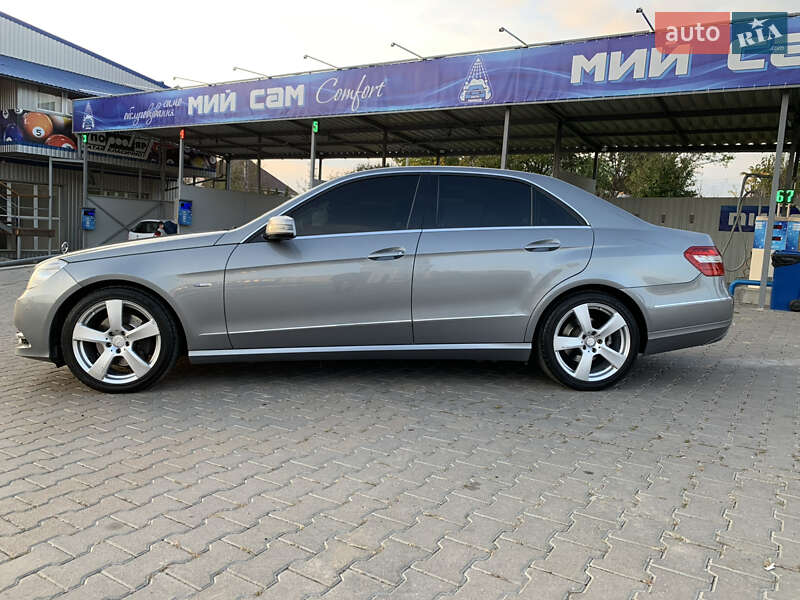 Седан Mercedes-Benz E-Class 2011 в Хмельницком