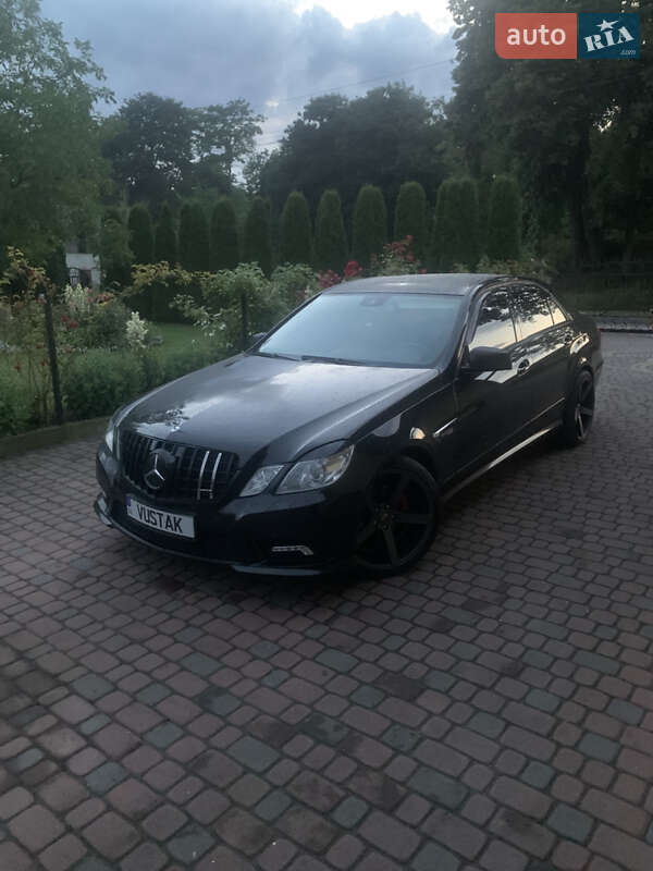 Седан Mercedes-Benz E-Class 2009 в Яворове