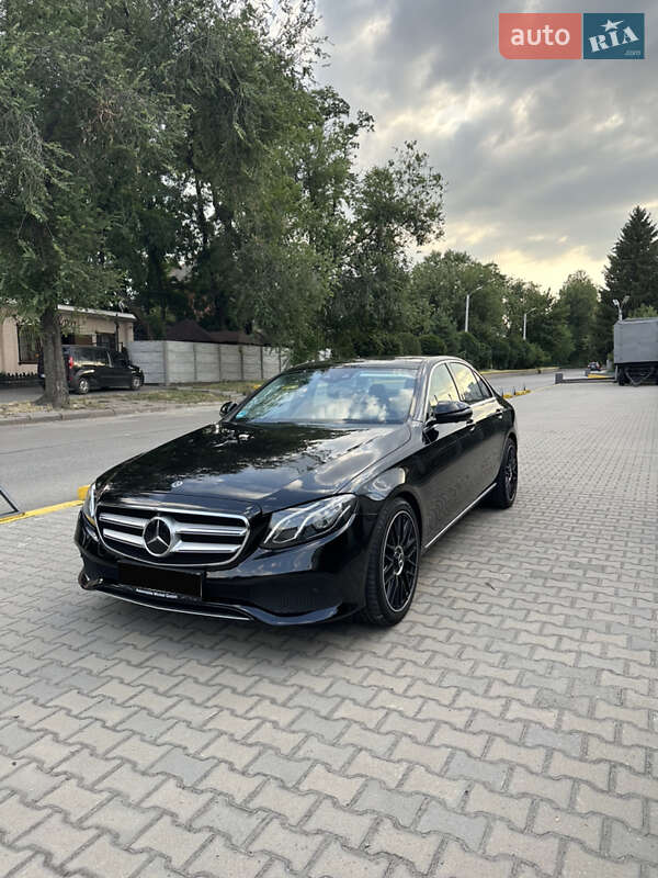 Седан Mercedes-Benz E-Class 2017 в Днепре