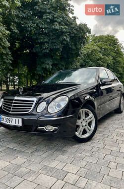Седан Mercedes-Benz E-Class 2008 в Березному