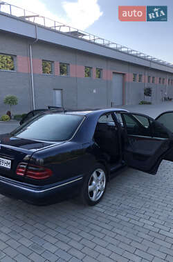 Седан Mercedes-Benz E-Class 2001 в 