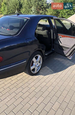 Седан Mercedes-Benz E-Class 2001 в 