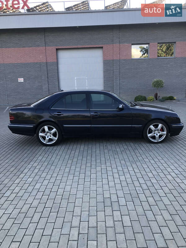 Седан Mercedes-Benz E-Class 2001 в Костополе