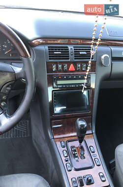 Седан Mercedes-Benz E-Class 2001 в 