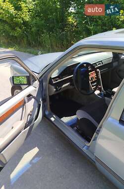Седан Mercedes-Benz E-Class 1987 в 