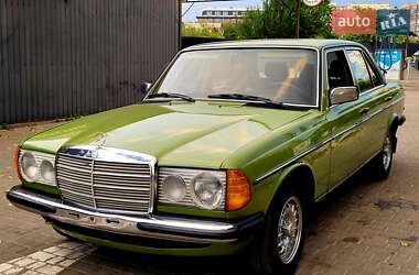 Седан Mercedes-Benz E-Class 1984 в 