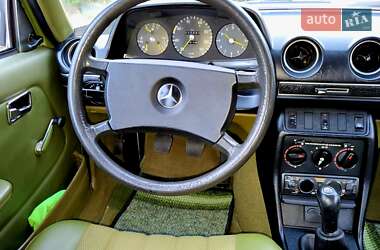 Седан Mercedes-Benz E-Class 1984 в 