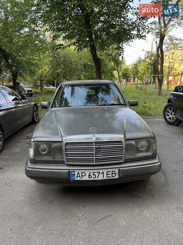 Седан Mercedes-Benz E-Class 1988 в Краматорске