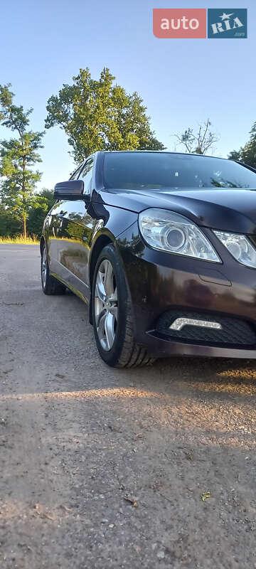 Седан Mercedes-Benz E-Class 2010 в Львове