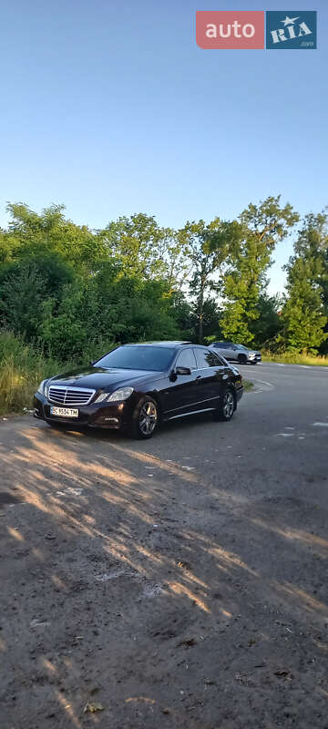 Седан Mercedes-Benz E-Class 2010 в Львове
