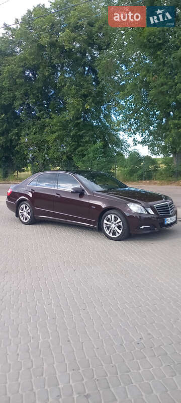 Седан Mercedes-Benz E-Class 2010 в Львове