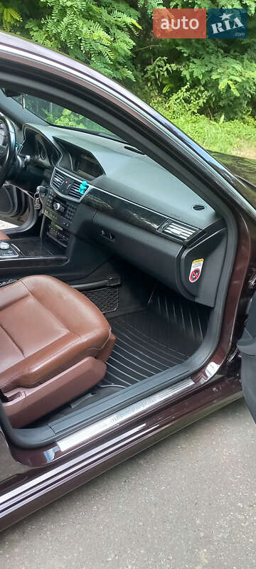 Седан Mercedes-Benz E-Class 2010 в Львове