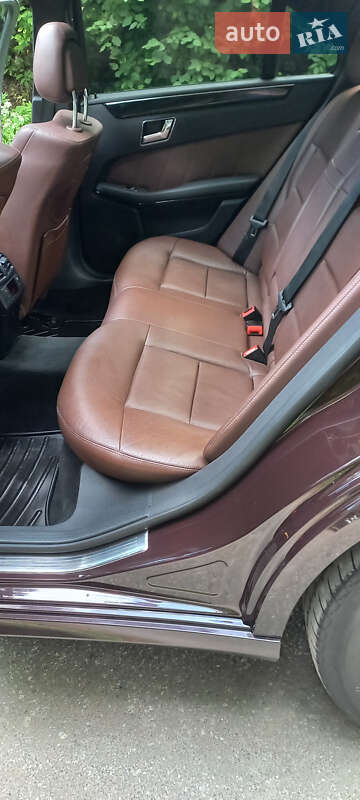 Седан Mercedes-Benz E-Class 2010 в Львове