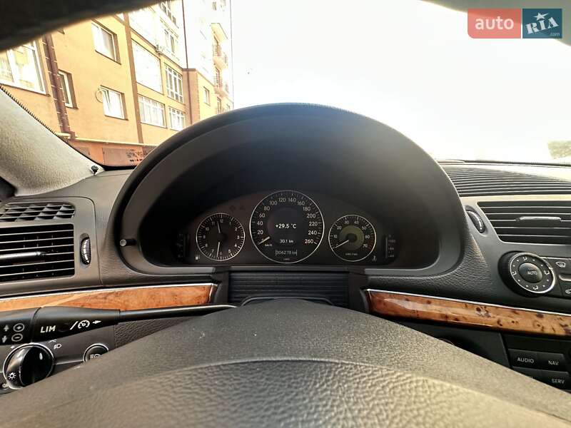 Седан Mercedes-Benz E-Class 2002 в Ивано-Франковске
